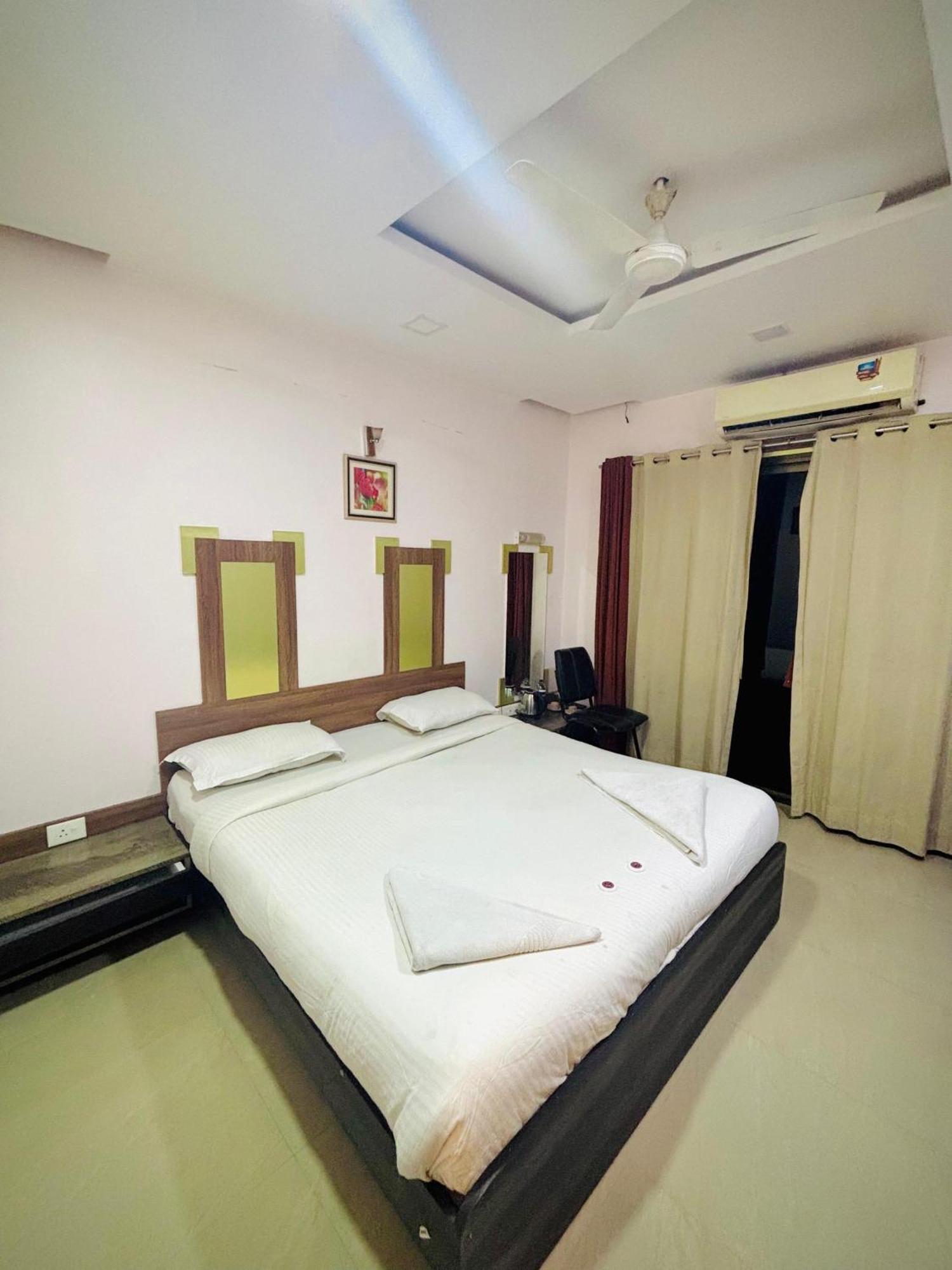 Hotel Laxmi Residency Lonavala Exteriör bild