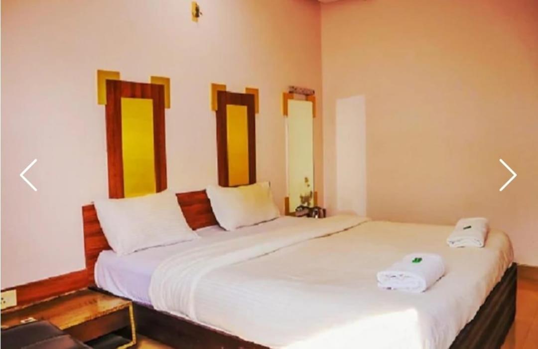 Hotel Laxmi Residency Lonavala Exteriör bild