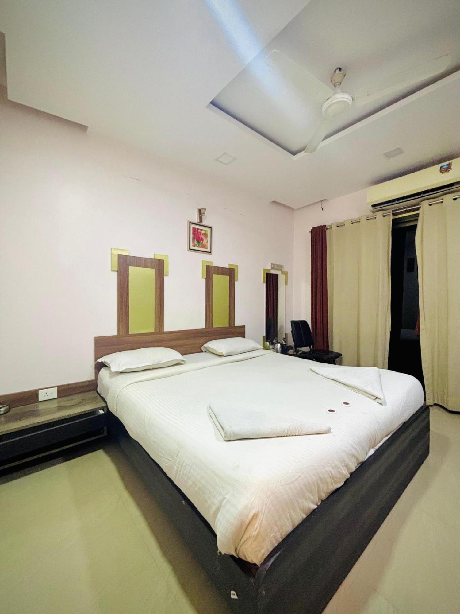 Hotel Laxmi Residency Lonavala Exteriör bild