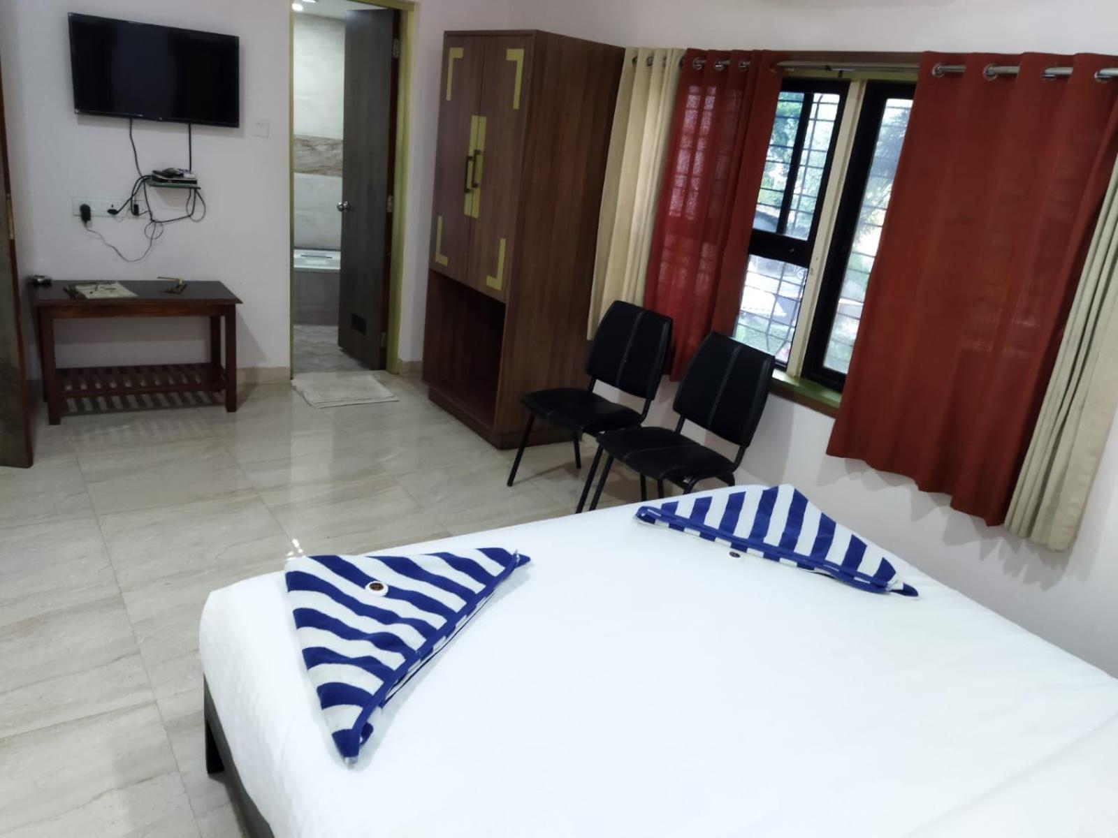 Hotel Laxmi Residency Lonavala Exteriör bild