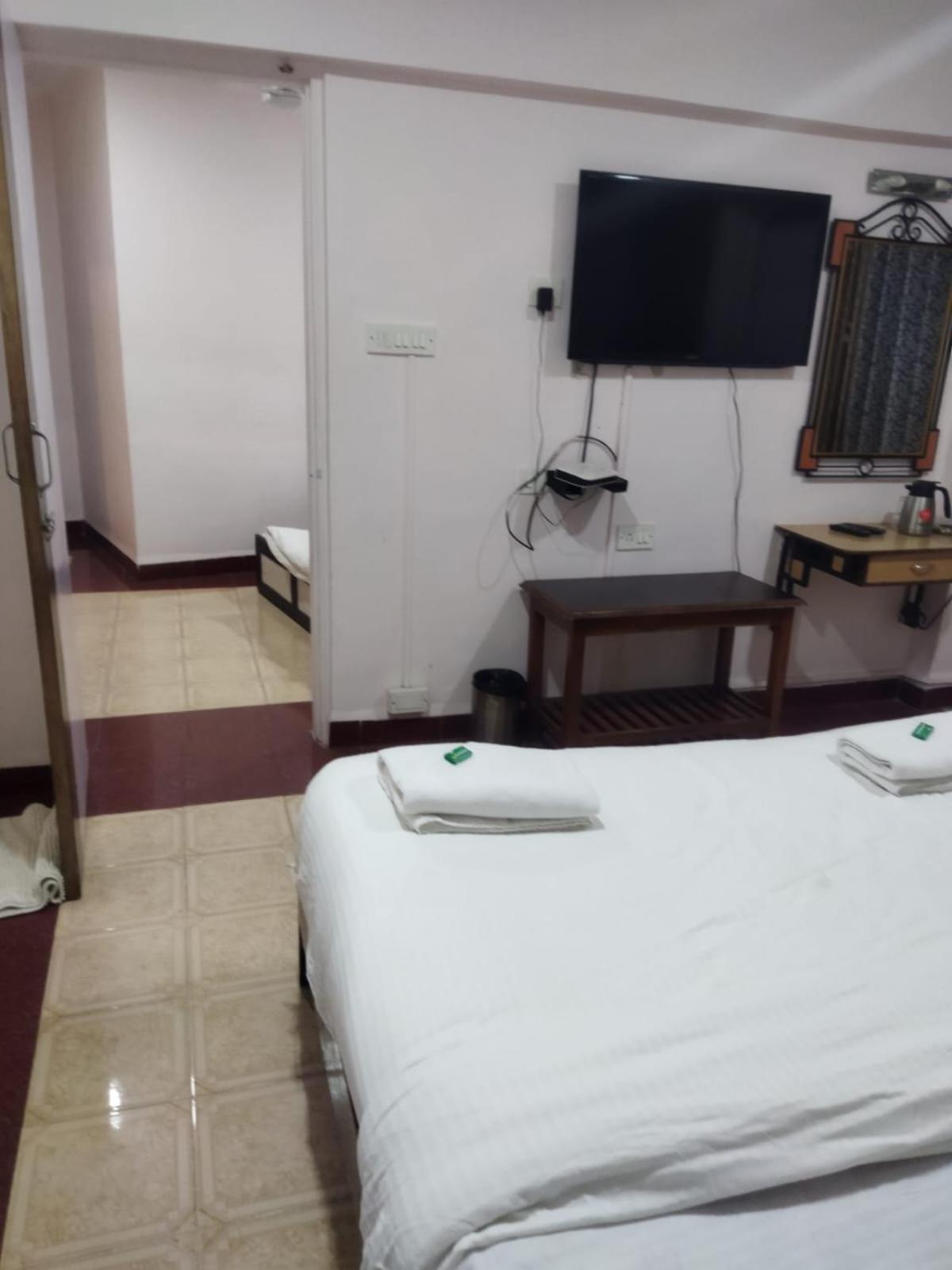Hotel Laxmi Residency Lonavala Exteriör bild
