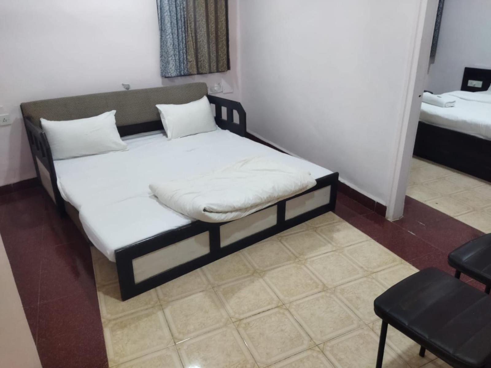 Hotel Laxmi Residency Lonavala Exteriör bild