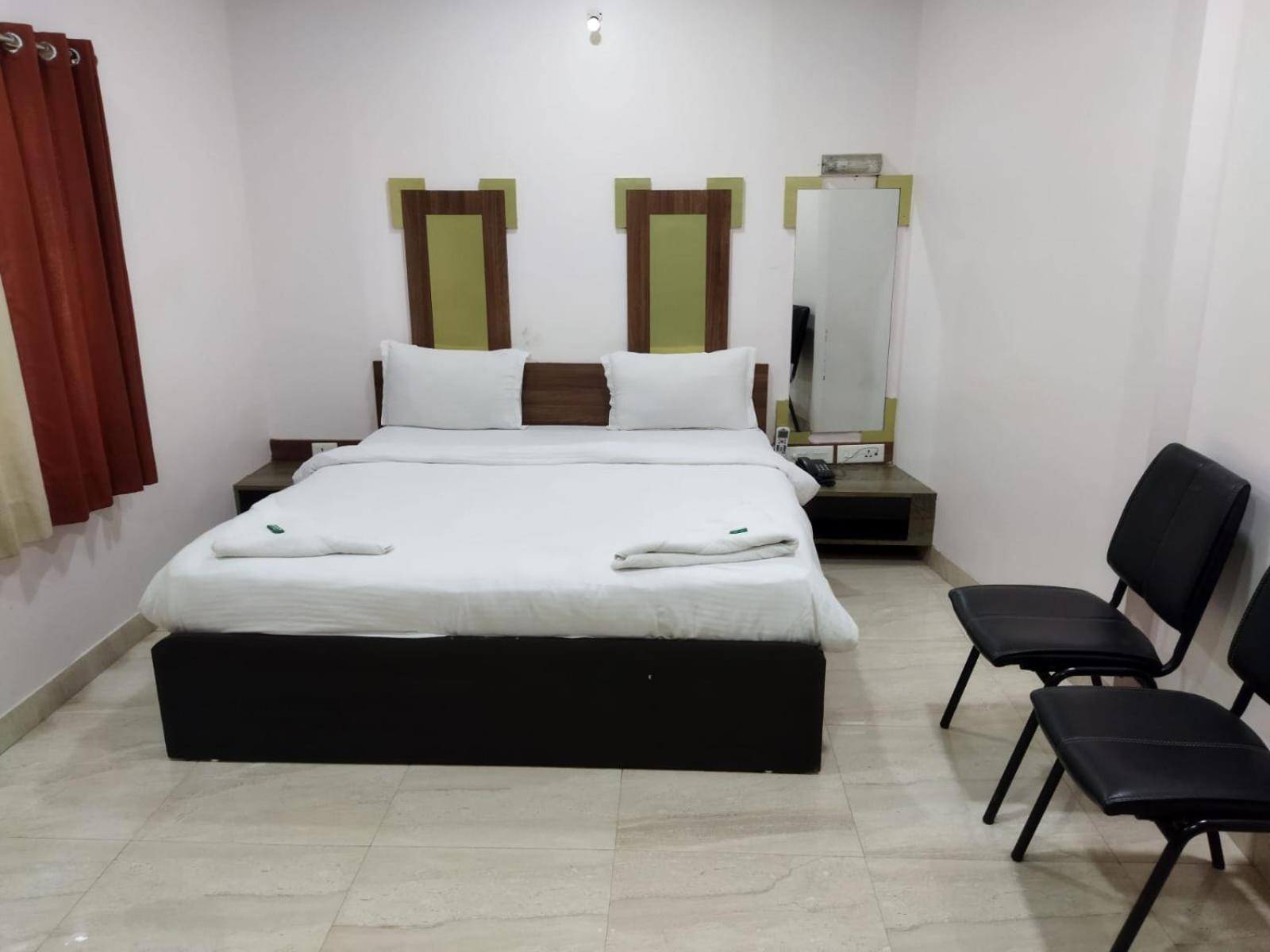 Hotel Laxmi Residency Lonavala Exteriör bild