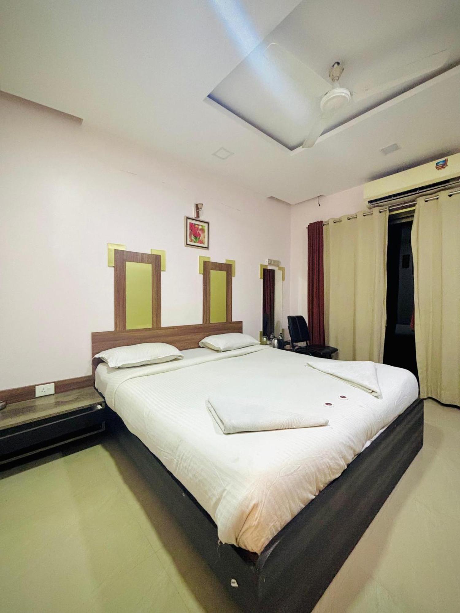 Hotel Laxmi Residency Lonavala Exteriör bild