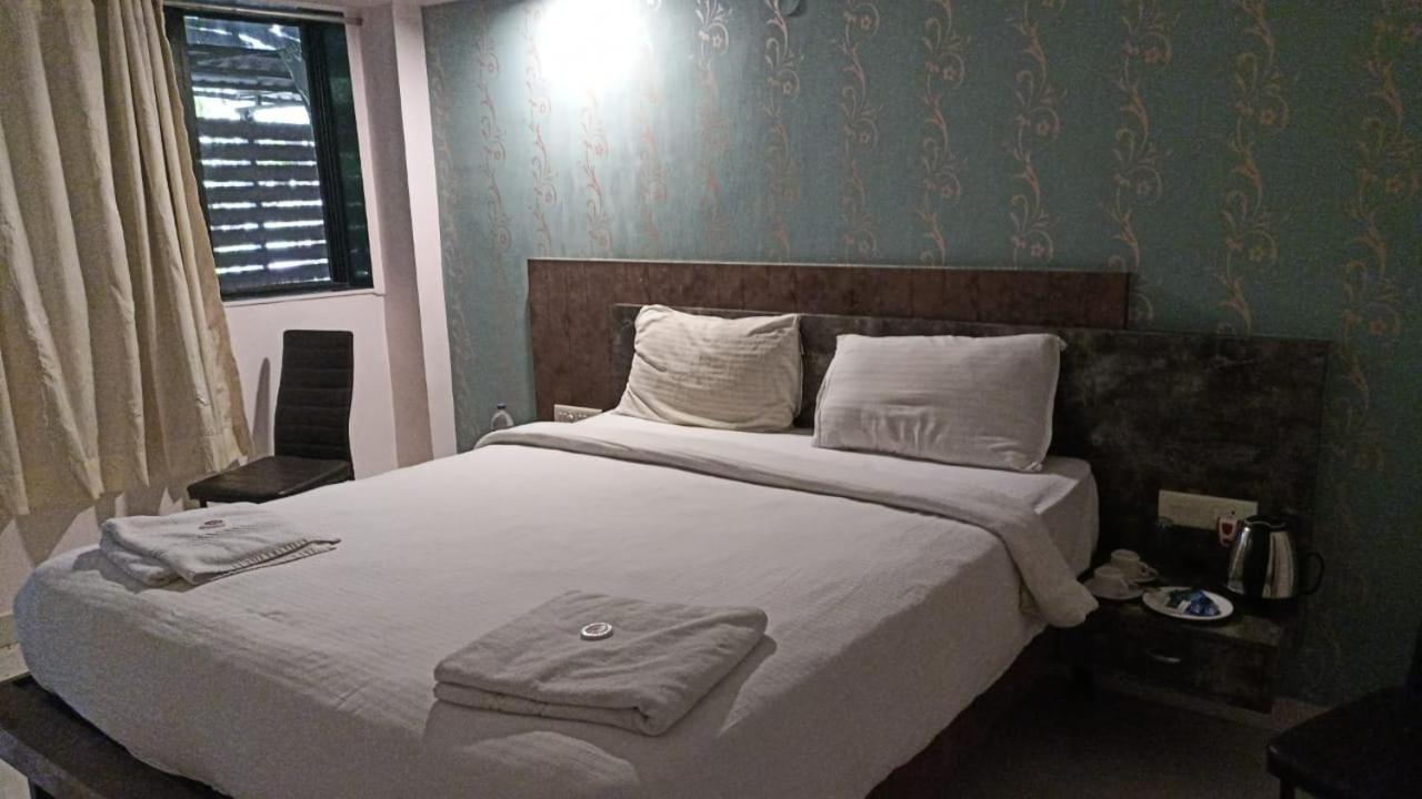 Hotel Laxmi Residency Lonavala Exteriör bild