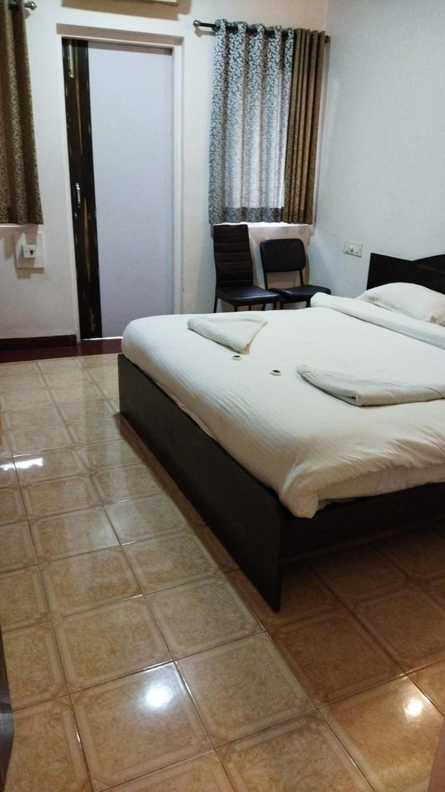 Hotel Laxmi Residency Lonavala Exteriör bild