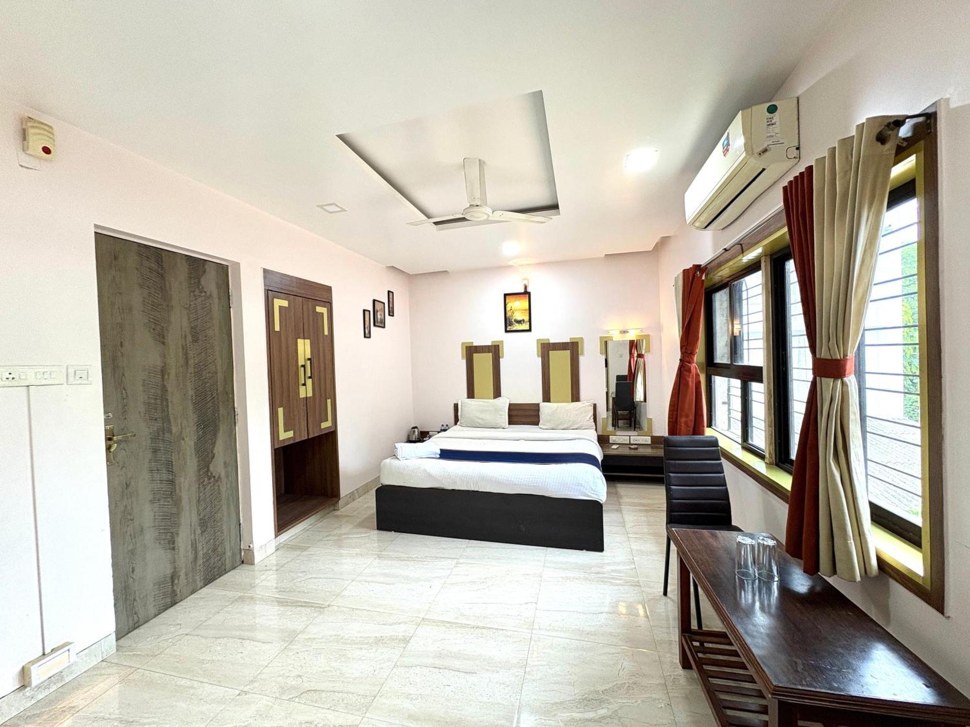 Hotel Laxmi Residency Lonavala Exteriör bild