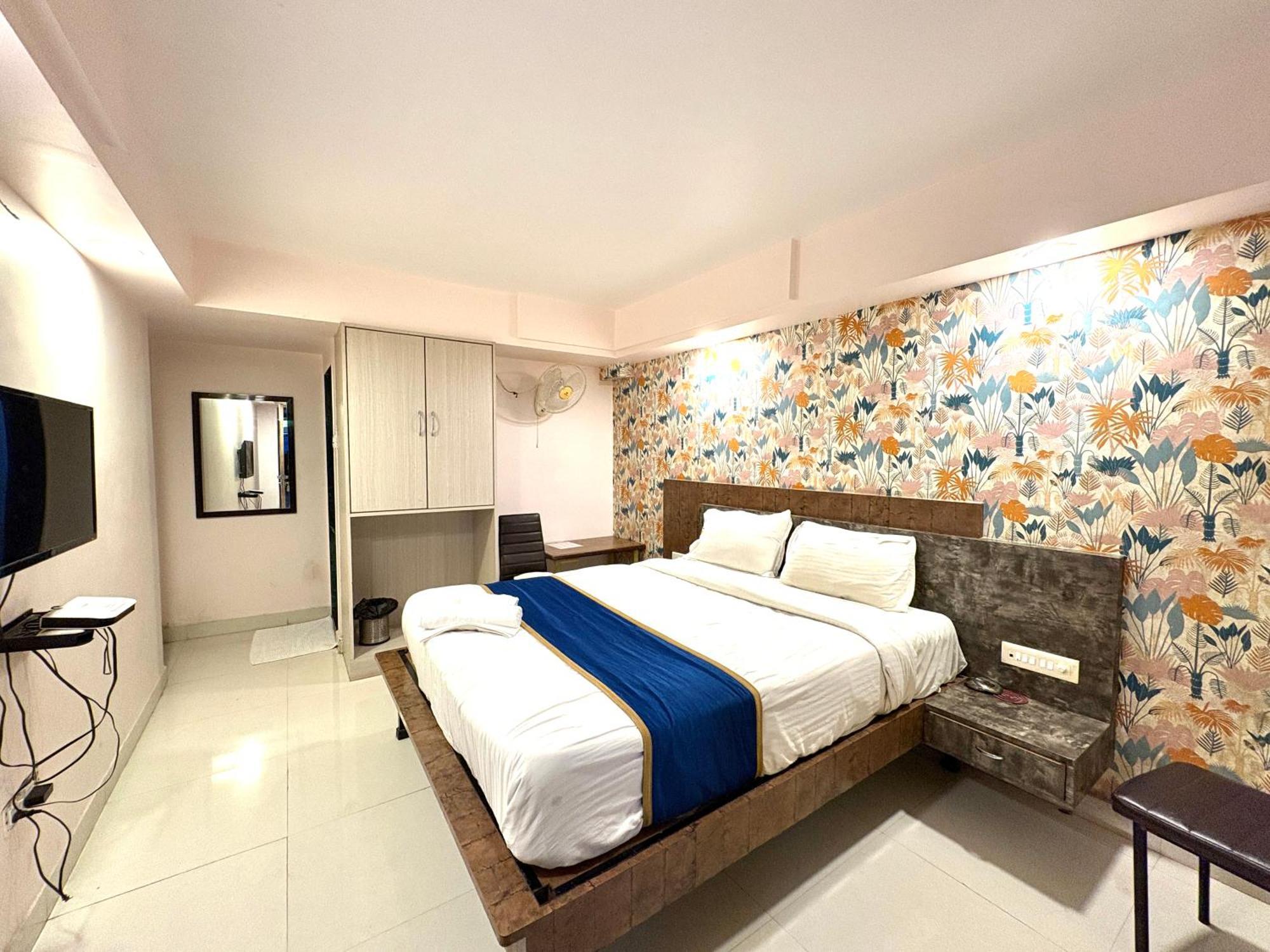 Hotel Laxmi Residency Lonavala Exteriör bild