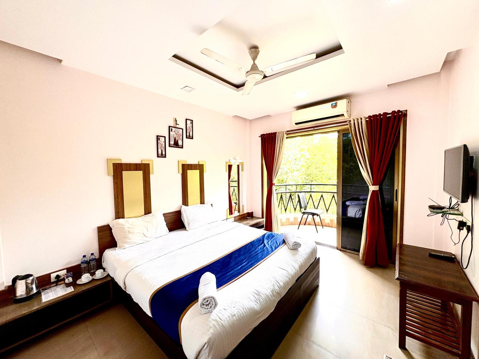 Hotel Laxmi Residency Lonavala Exteriör bild