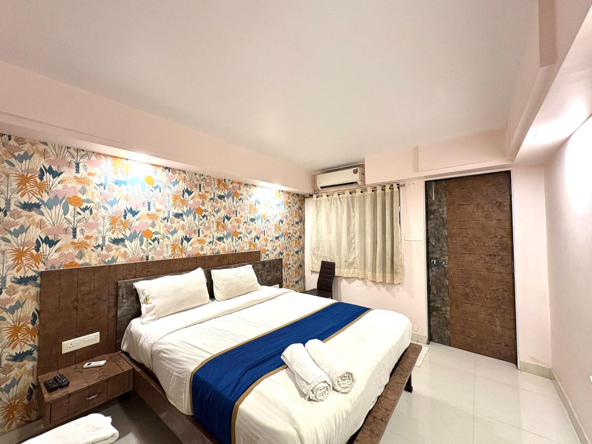 Hotel Laxmi Residency Lonavala Exteriör bild